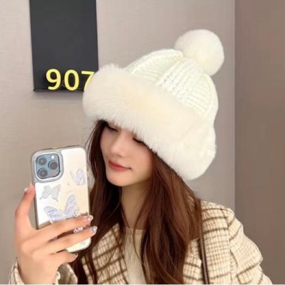 WINTER/FALL HAT - Picture 5 of 5